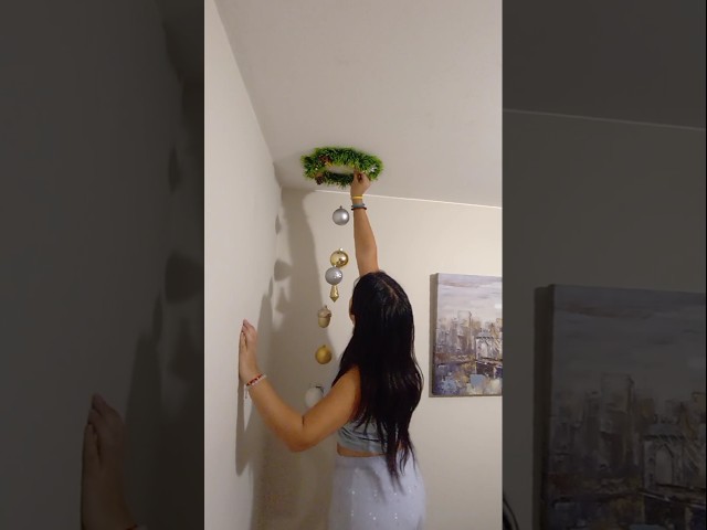 Vídeo relacionado con 1 par de pendientes colgantes navideños con purpurina, pendientes vintage de acrílico con árbol de Navidad verde para mujer: un