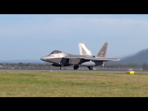 US Air Force F22 Raptors full afterburner takeoff! - Avalon International Airshow 2015