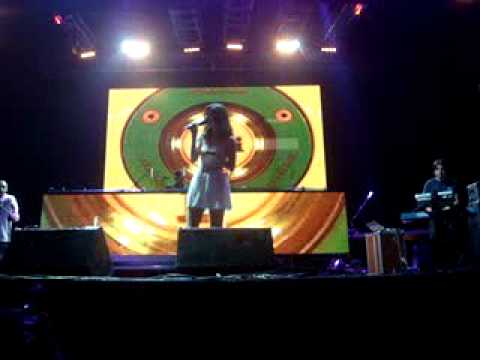 Latin Bitman Feat Francisca Valenzuela - Help Me (Lollapalooza Chile 2011)