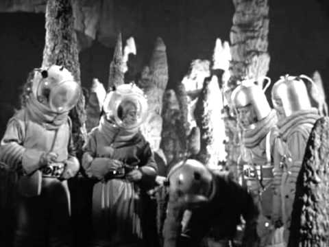 Las mujeres gato de la Luna: agua, cigarrillos y aire embotellado