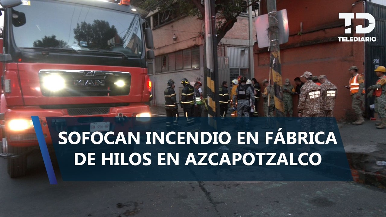 Incendio consume fábrica de hilos en Azcapotzalco; desalojan a 20 personas