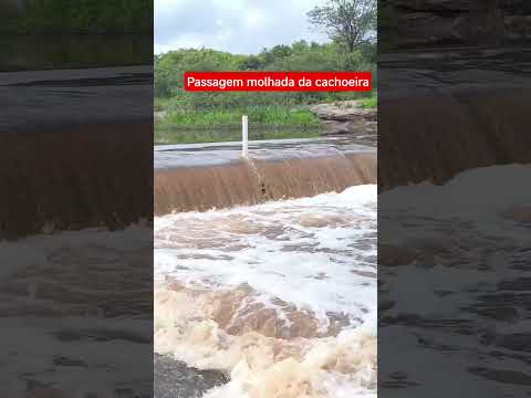 passagem molhada da cachoeira Hidrolândia Ceará
