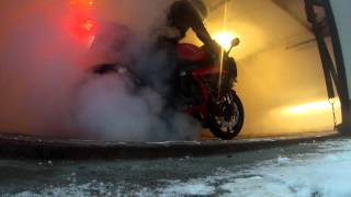 preview picture of video 'Gixxer K6 Winter Bornout'
