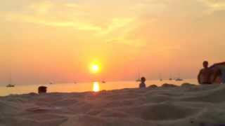 preview picture of video 'Sundown [Timelapse] at Nai Harn Beach (Phuket/Thailand, 2015-01-16)'