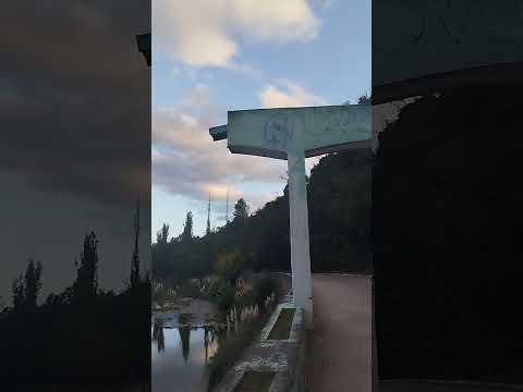 Vertedero de agua al rio Trapiche en San Luis, Argentina