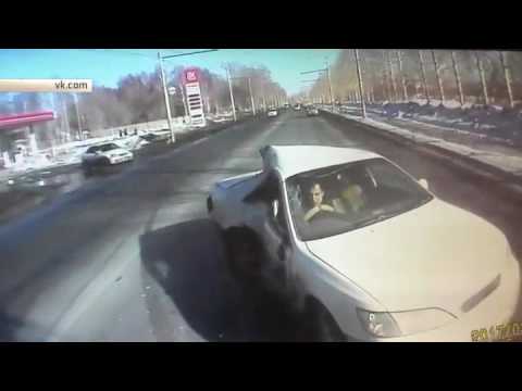 Страшная авария на трассе в Новосибирске! 18.03.2017 Вылетел на встречку! Видео регистратор