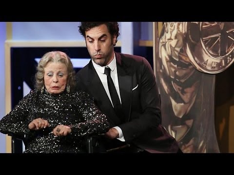 Sacha Baron Cohen přebírá cenu Charlieho Chaplina