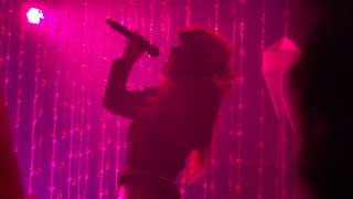 Purity Ring - Flood On The Floor (Live) @ Paris (03.11.2015) HD