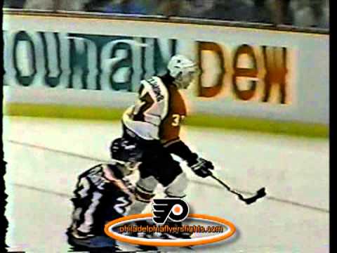 Dec 10, 1995 Derek Plante Decked by John LeClair New York Islanders vs Philadelphia Flyers