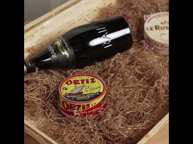 Vídeo relacionado con Cesta de Regalo Vacía,Cesta de Presentación Vacía con Bolsas de Regalo y Cintas,Cestas de Regalo Vacías,Cesta Trenzada para Regalos,Cesta de Regalo,para Festivales,Cumpleaños,Fiestas (Caqui y Blanco)