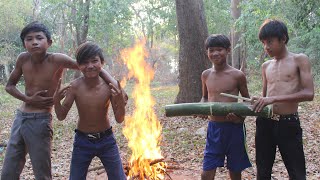 Amazing Boys Burn duck eggs in bamboo tubes,YuwaDaily Life