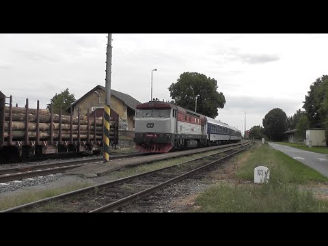 Vláčkaři jsou u toho | 749 107-9 na vlacích 13724/13725 v žst. Bohuňovice (3.9. 2015)