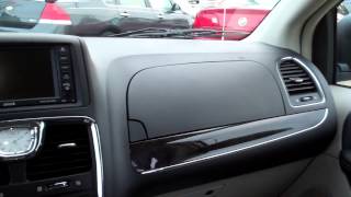 preview picture of video '2011 Chrysler Town & Country Touring leather seats Dekalb IL near Sandwich IL'