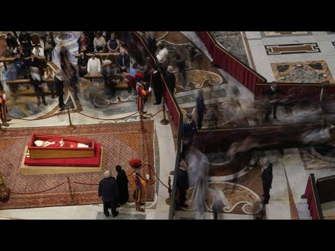 Nein, Afrikanern wurde der Zugang zum Leichnam von Papst Franziskus nicht verwehrt