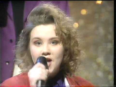 Emma - Give A Little Love Back To The World (Eurovision Preview United Kingdom 1990)