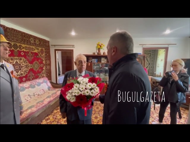 Ветерана с Днем Победы лично поздравил мэр Бугульмы