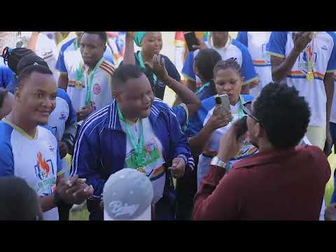 KATIBU MKUU WIZARA YA NISHATI AKIFURAHIA PAMOJA NA BENPOL