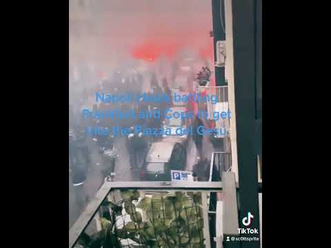 Napoli Hooligans Fighting Special Forces trying to get into Piazza del Gesú to Eintracht Hooligans.