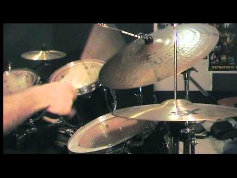 Figurazioni di ride su ostinato di cassa in  /16 e rullante sul 2 e sul 4