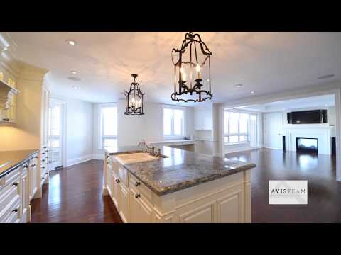 303-111 Forsythe Street, Oakville - Luxury Condo – Stunning Views