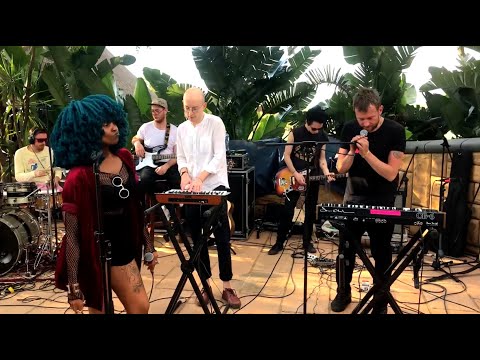 Africa Express - I Can't Move (Damon Albarn, Moonchild Sanelly, Sibot, Mr Jukes, Nick Zinner)