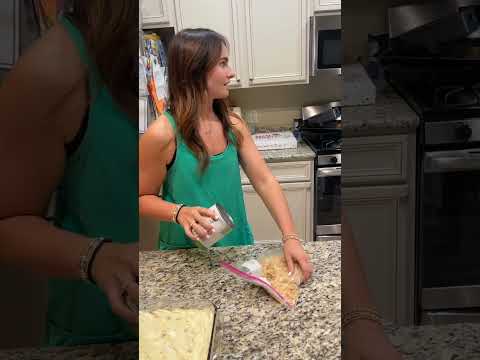 Grandmother teaches granddaughter how to make chicken casserole | Simple and easy dinner recipe