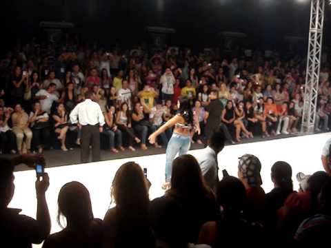 Priscila dançando - Desfile 27/04