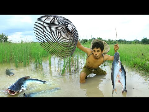 Survival in the forest ,Catch fish with Angrot ,Many big fish live in the lake