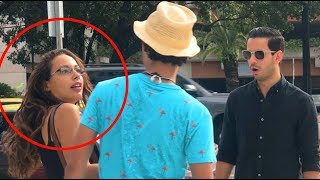 Broma Robando Besos en la Calle | El Show De Carlos Durán