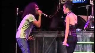 Download lagu slank feat syahrini ku tak bisa @konser ulang tahun slank ke 27.flv.avi by aries pratama mp3