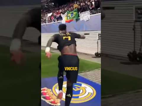 „Warum Fußballer NIEMALS auf Vereinswappen treten! ⚽ Respekt bei jedem Schritt 🙏