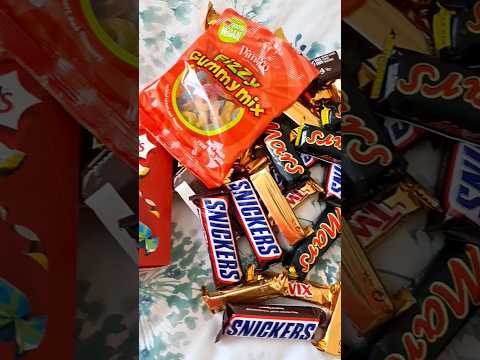 #chocolates #viral #youtubeshorts #celebration #twix #snickers #mars #shortsvideo
