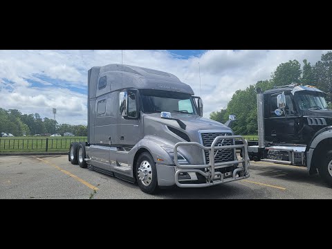 2023 Volvo VNL 860 Globe Trotter Walk-Around