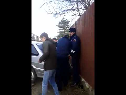 ДПС пытаются утихомирить буйного полицейского
