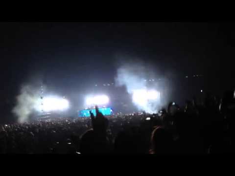 Tiësto drops Sweet Nothing vs. Every Breath (Hardwell mashup)