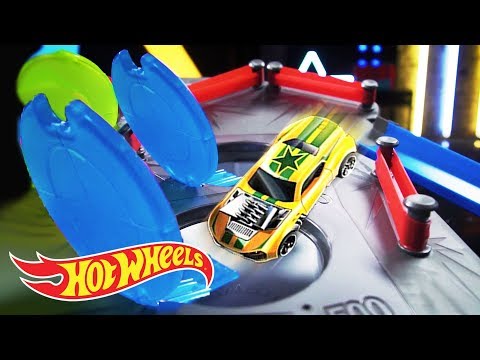 AWESOME REBOUND RACEWAY COMPETITION! | Orange Vs Blue | @HotWheels