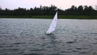 preview picture of video 'Replay XD1080 RC Sailing: Kyosho Fairwind'