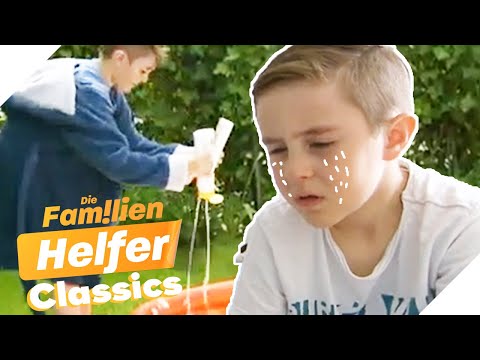 Zwanghaftes eincremen mit Sonnenmilch! Hat Tim (7) Angst vor der Sonne? | Die Familienhelfer | SAT.1