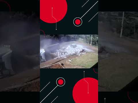 Carreta tomba e atinge outro veículo na ERS 129 no Rio Grande do Sul.