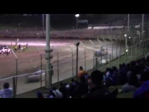 2014 Aus Super Sedan Championship - 4 laps to go Kodee regains lead