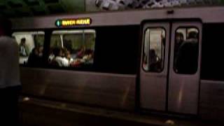 preview picture of video 'WMATA CAF train departing L'Enfant Plaza station'