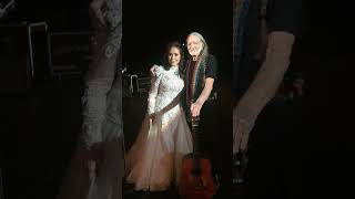 Loretta Lynn &amp; Willie Nelson: lay me down