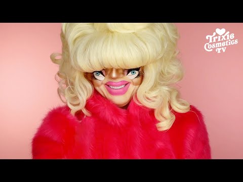 Trixie tries Tiny Face Makeup *JUMPSCARE WARNING*