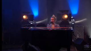 Madison Malone  - Fragile (acoustic -live)