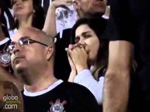 No Pacaembu, torcedores se emocionam com o título