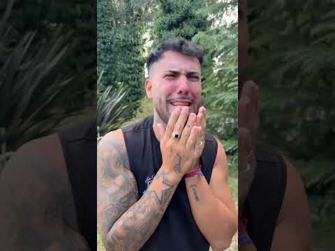 quiere mas la Honda XR que a la novia 😂