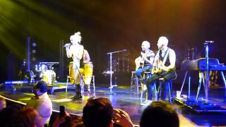 No Doubt Performing &quot;Hey You&quot; Acoustic