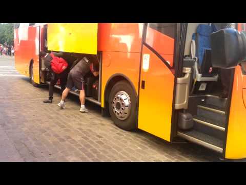 Politscope - Llegada del Valencia CF al Sánchez Pizjuán