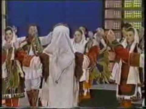 "Tutunoberačite"  Macedonian Folk Dance