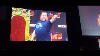 Jack Black (Bowser) Gets BIG Crowd Reaction for Giving Away Super Mario Bros. Movie T-Shirts at NYCC